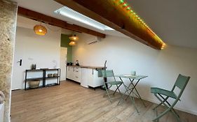 Chaleureux studio mansardé - cœur de ville de Sète